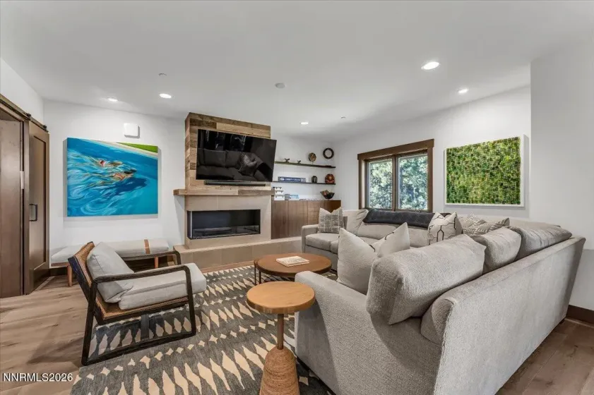 17 Beach Club, Stateline, Nevada 89449, 3 Bedrooms Bedrooms, ,3 BathroomsBathrooms,Residential,Residential,Beach Club,0,260008940