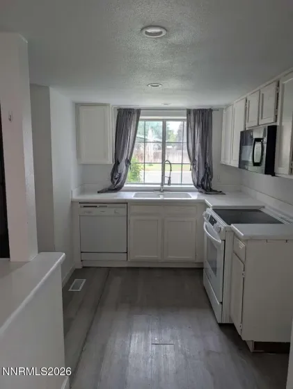 4335 Perro, Reno, Nevada 89502, 2 Bedrooms Bedrooms, ,2 BathroomsBathrooms,Residential,Residential,Perro,0,260008939