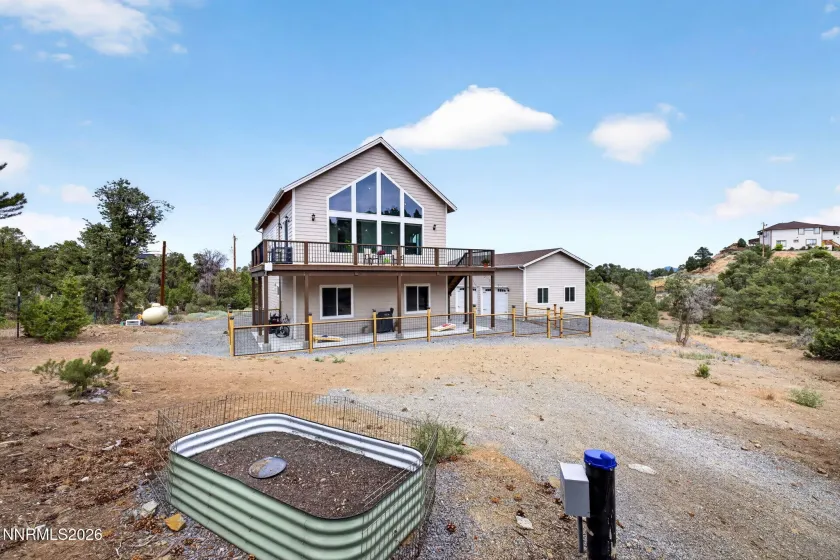 Do you like to get your hands in the dirt? Gardening beds around the property