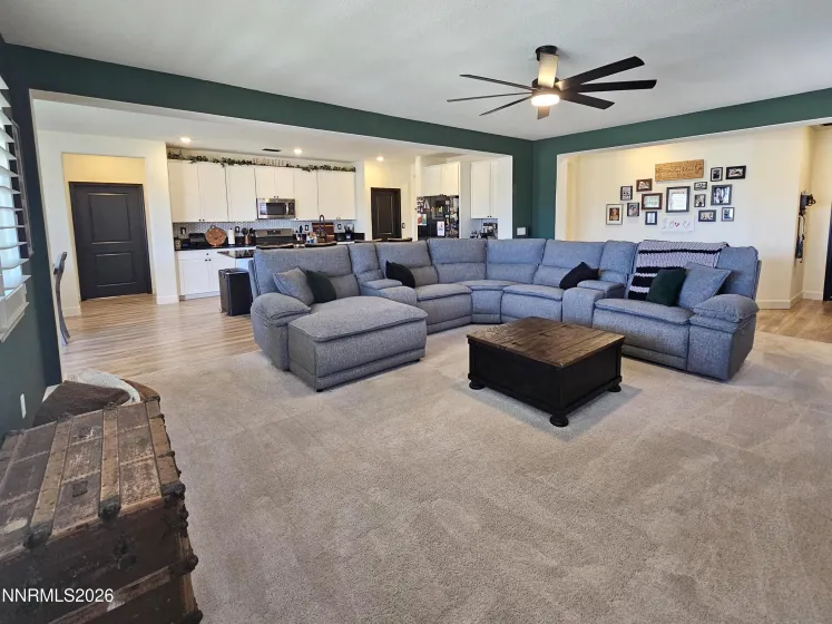 6388 Red Stable, Sparks, Nevada 89436, 4 Bedrooms Bedrooms, ,3 BathroomsBathrooms,Residential,Residential,Red Stable,0,260008985