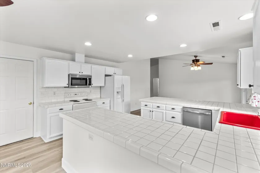 9830 Crystalline, Reno, Nevada 89506, 3 Bedrooms Bedrooms, ,2 BathroomsBathrooms,Residential,Residential,Crystalline,0,260009048