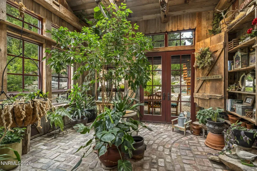 Indoor greenhouse
