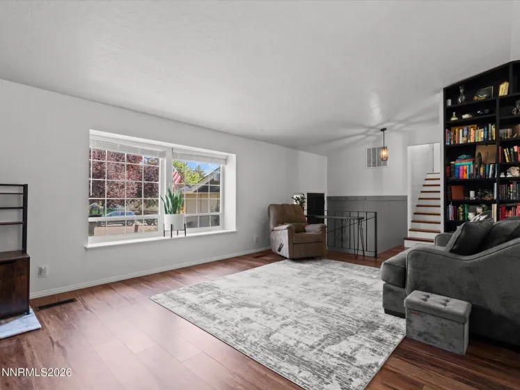 1025 Emerson, Sparks, Nevada 89431, 4 Bedrooms Bedrooms, ,3 BathroomsBathrooms,Residential,Residential,Emerson,0,260009066