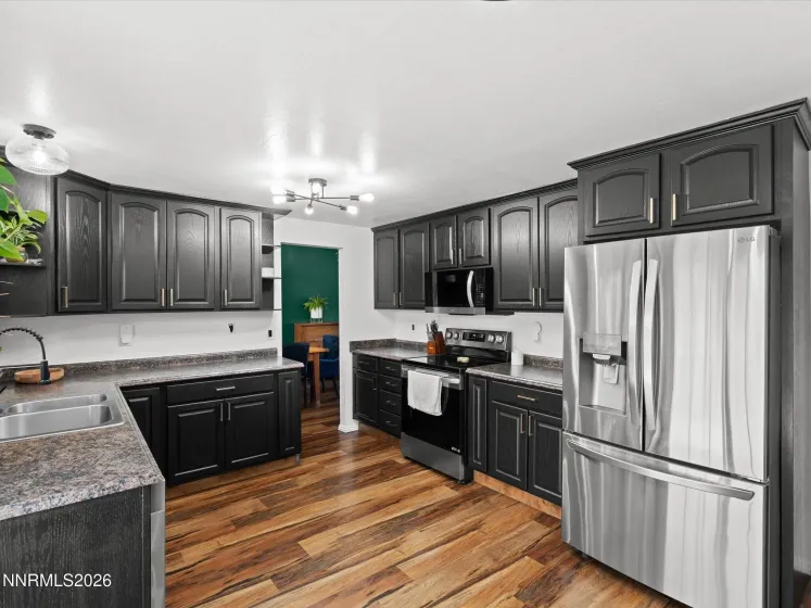 1025 Emerson, Sparks, Nevada 89431, 4 Bedrooms Bedrooms, ,3 BathroomsBathrooms,Residential,Residential,Emerson,0,260009066
