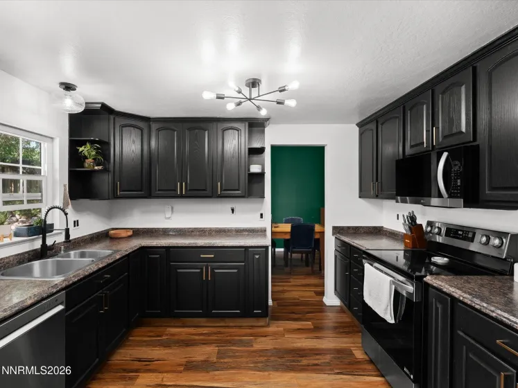 1025 Emerson, Sparks, Nevada 89431, 4 Bedrooms Bedrooms, ,3 BathroomsBathrooms,Residential,Residential,Emerson,0,260009066