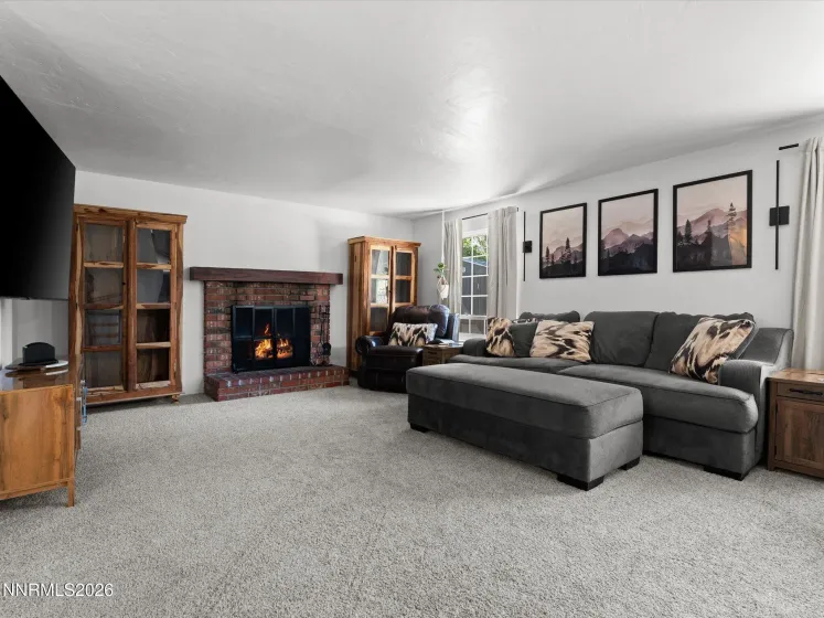 1025 Emerson, Sparks, Nevada 89431, 4 Bedrooms Bedrooms, ,3 BathroomsBathrooms,Residential,Residential,Emerson,0,260009066