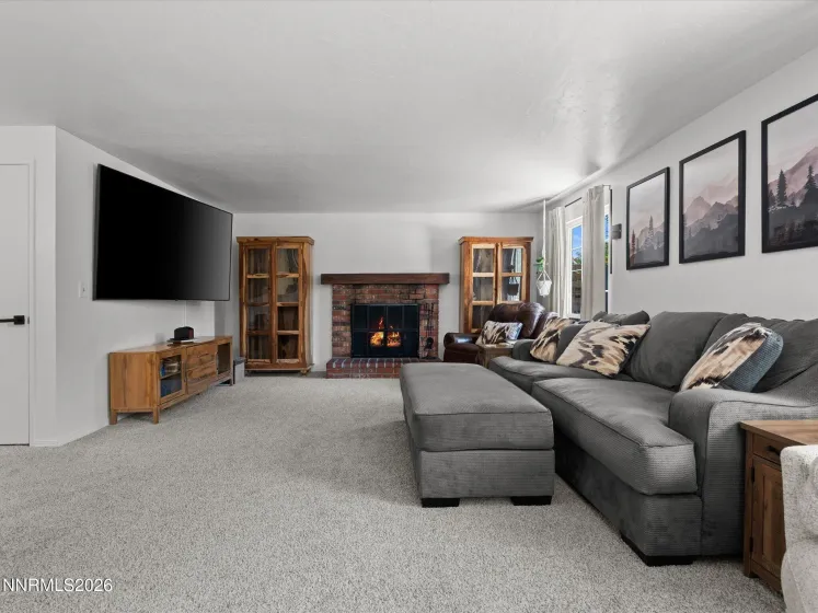1025 Emerson, Sparks, Nevada 89431, 4 Bedrooms Bedrooms, ,3 BathroomsBathrooms,Residential,Residential,Emerson,0,260009066