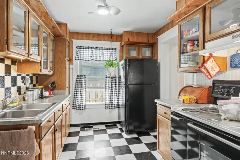 680 Douglas, Fallon, Nevada 89406, 3 Bedrooms Bedrooms, ,2 BathroomsBathrooms,Residential,Residential,Douglas,0,260009096