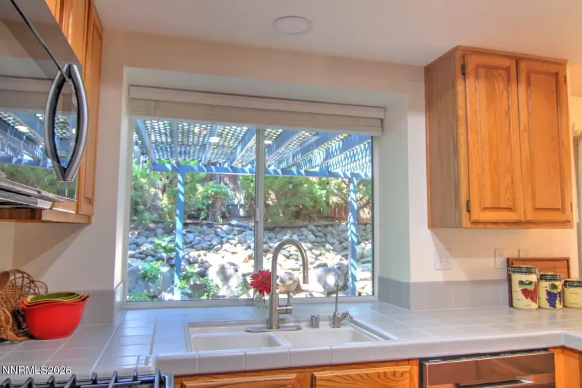 995 Leah, Reno, Nevada 89511, 4 Bedrooms Bedrooms, ,3 BathroomsBathrooms,Residential,Residential,Leah,0,260009082