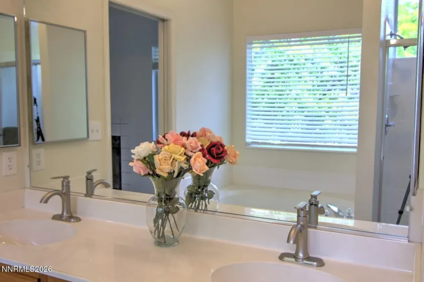 995 Leah, Reno, Nevada 89511, 4 Bedrooms Bedrooms, ,3 BathroomsBathrooms,Residential,Residential,Leah,0,260009082