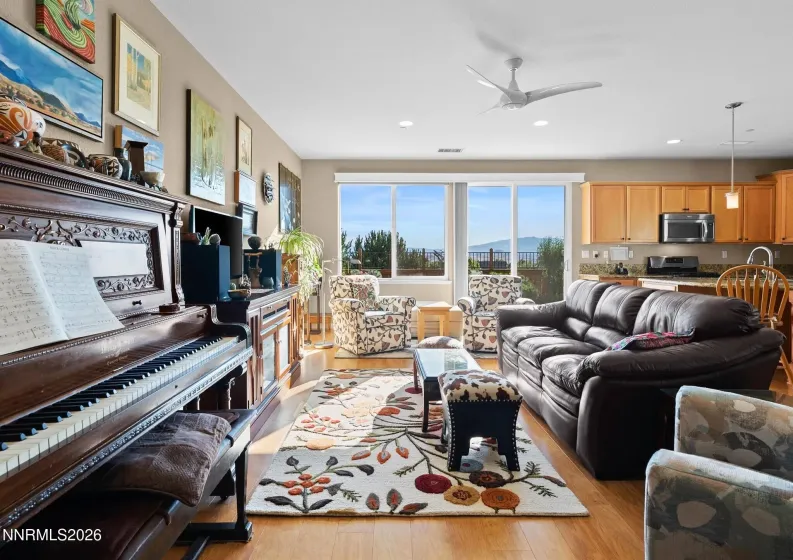5425 Energystone, Sparks, Nevada 89436, 3 Bedrooms Bedrooms, ,2 BathroomsBathrooms,Residential,Residential,Energystone,0,260009106