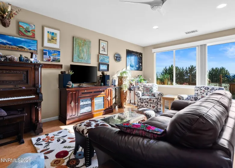 5425 Energystone, Sparks, Nevada 89436, 3 Bedrooms Bedrooms, ,2 BathroomsBathrooms,Residential,Residential,Energystone,0,260009106
