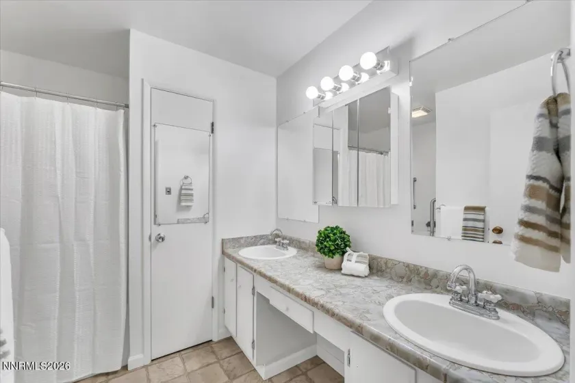 210 Smithridge, Reno, Nevada 89502, 2 Bedrooms Bedrooms, ,2 BathroomsBathrooms,Residential,Residential,Smithridge,0,260009146