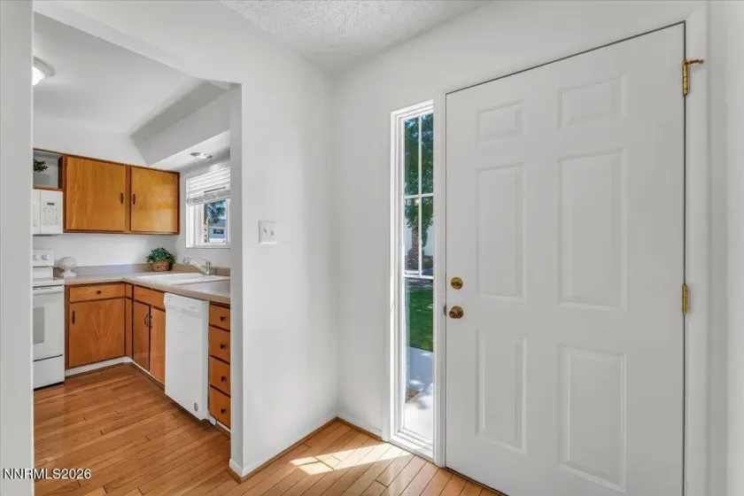 210 Smithridge, Reno, Nevada 89502, 2 Bedrooms Bedrooms, ,2 BathroomsBathrooms,Residential,Residential,Smithridge,0,260009146