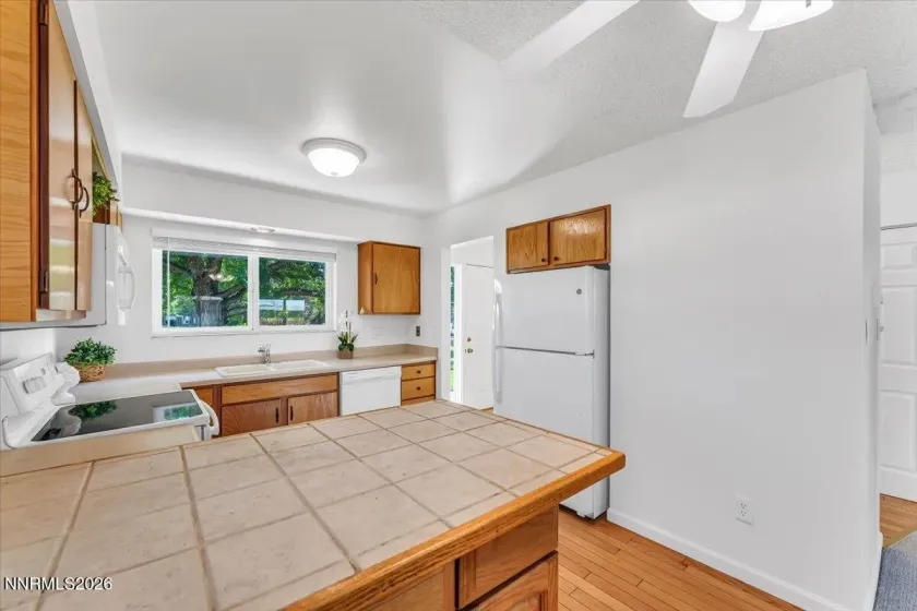 210 Smithridge, Reno, Nevada 89502, 2 Bedrooms Bedrooms, ,2 BathroomsBathrooms,Residential,Residential,Smithridge,0,260009146