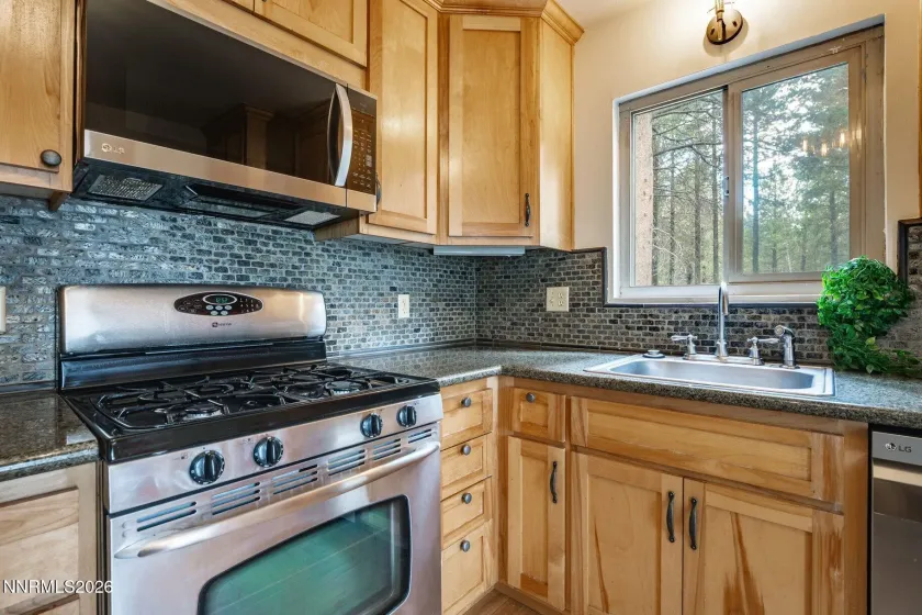 1061 Crow, South Lake Tahoe, California 96150, 2 Bedrooms Bedrooms, ,1 BathroomBathrooms,Residential,Residential,Crow,0,260009160