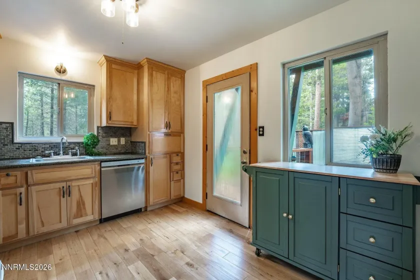 1061 Crow, South Lake Tahoe, California 96150, 2 Bedrooms Bedrooms, ,1 BathroomBathrooms,Residential,Residential,Crow,0,260009160