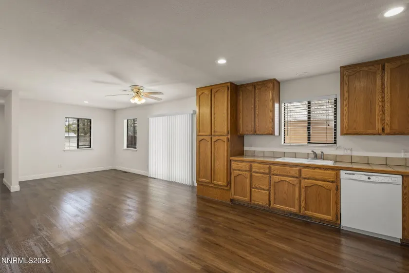 Kitchen & Dining Area