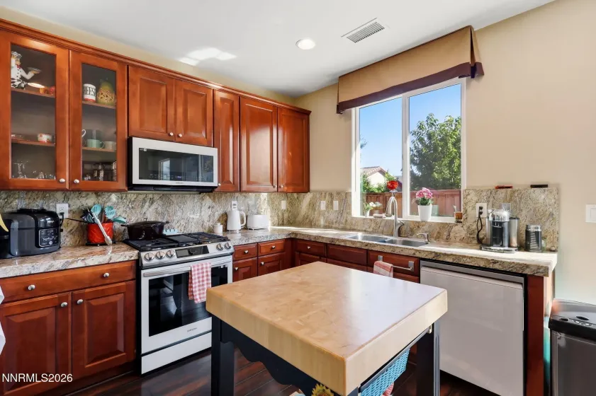 535 Pesaro, Reno, Nevada 89521, 3 Bedrooms Bedrooms, ,2 BathroomsBathrooms,Residential,Residential,Pesaro,0,260008575