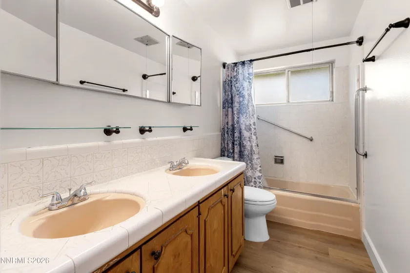 2501 Trentham, Reno, Nevada 89509, 3 Bedrooms Bedrooms, ,2 BathroomsBathrooms,Residential,Residential,Trentham,0,260008392