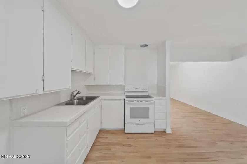 530 H, Sparks, Nevada 89431, 2 Bedrooms Bedrooms, ,1 BathroomBathrooms,Residential,Residential,H,0,260009371
