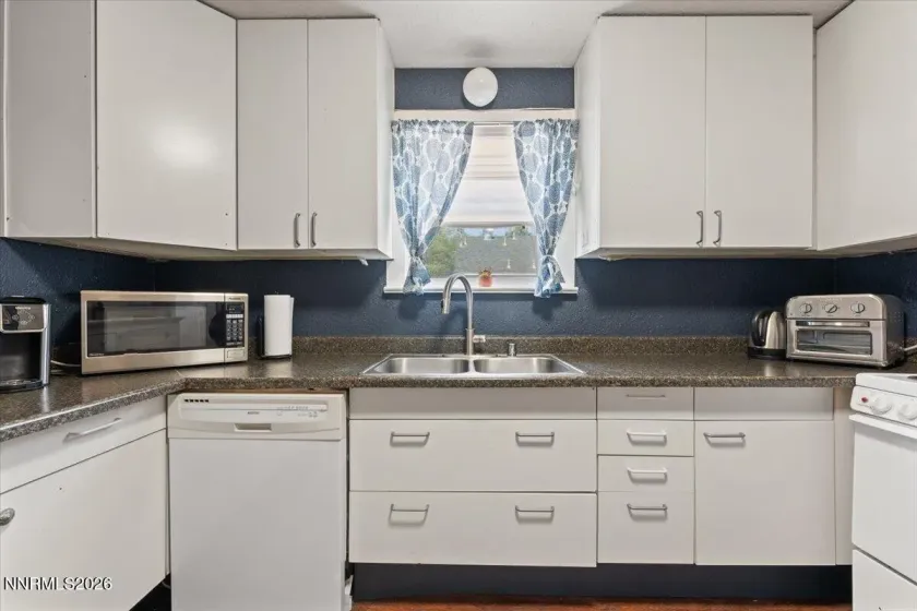 325 5th, Sparks, Nevada 89431, 2 Bedrooms Bedrooms, ,1 BathroomBathrooms,Residential,Residential,5th,0,260009382