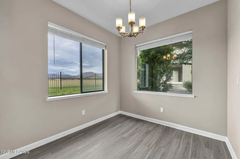Kitchen Nook – Charming kitchen nook offering a comfortable dining space with a bright and inviting atmosphere.