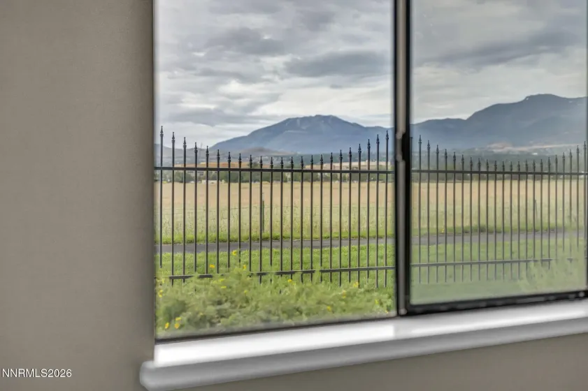 Kitchen Nook Window View – Peaceful view from the kitchen nook window, bringing natural light and a scenic backdrop into the dining space.
