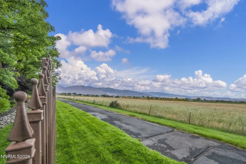Community Walking Trail – Scenic view of the nearby walking trail, offering a peaceful outdoor setting for walking, jogging, or enjoying nature.