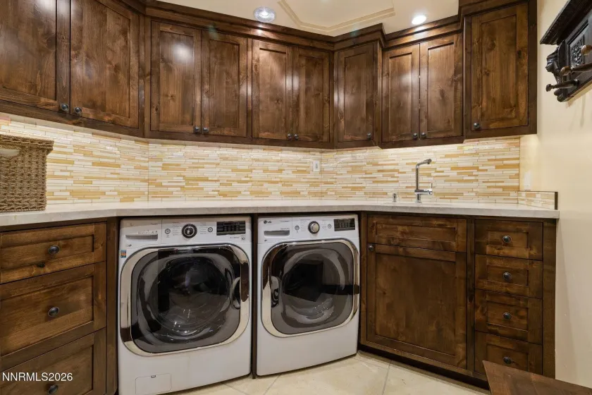515 Rhodes, Reno, Nevada 89521, 7 Bedrooms Bedrooms, ,8 BathroomsBathrooms,Residential,Residential,Rhodes,0,260009474