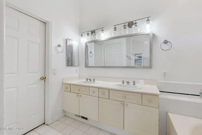 5355 Mesa Verde, Sparks, Nevada 89436, 3 Bedrooms Bedrooms, ,2 BathroomsBathrooms,Residential,Residential,Mesa Verde,0,260009547