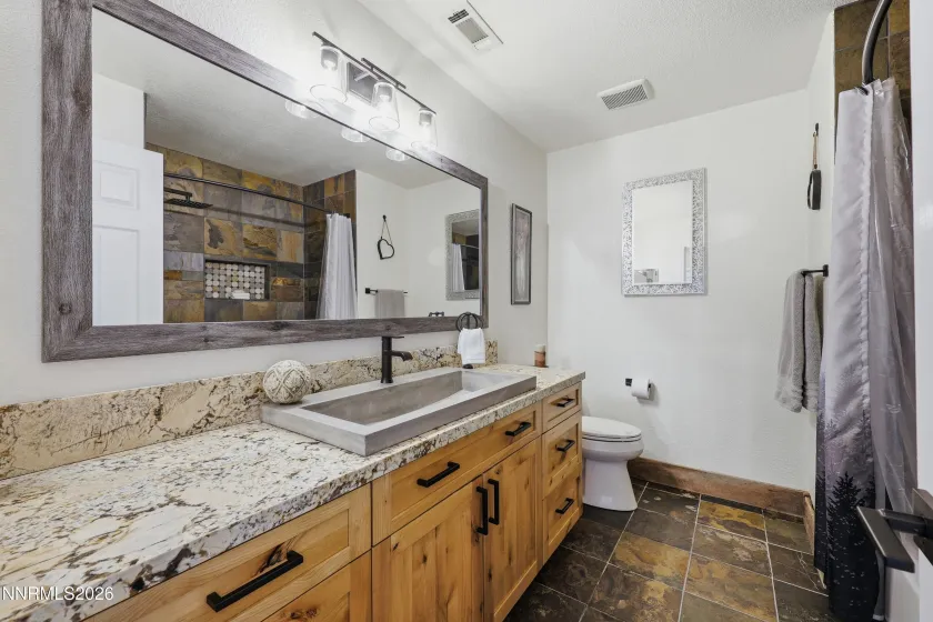 Guest Bath 2 (upstairs)