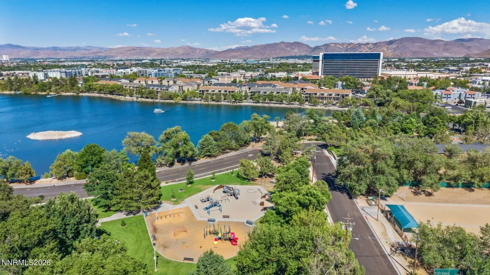 1945 Lakeside, Reno, Nevada 89509, 3 Bedrooms Bedrooms, ,3 BathroomsBathrooms,Residential,Residential,Lakeside,0,260009576