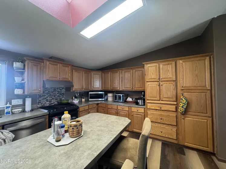 6262 Lakeview, Fallon, Nevada 89406, 3 Bedrooms Bedrooms, ,2 BathroomsBathrooms,Residential,Residential,Lakeview,0,260009600