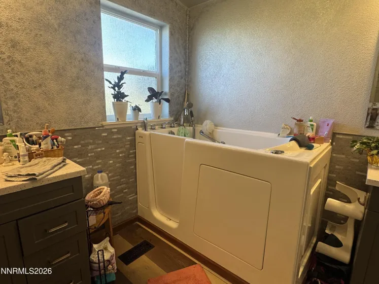6262 Lakeview, Fallon, Nevada 89406, 3 Bedrooms Bedrooms, ,2 BathroomsBathrooms,Residential,Residential,Lakeview,0,260009600