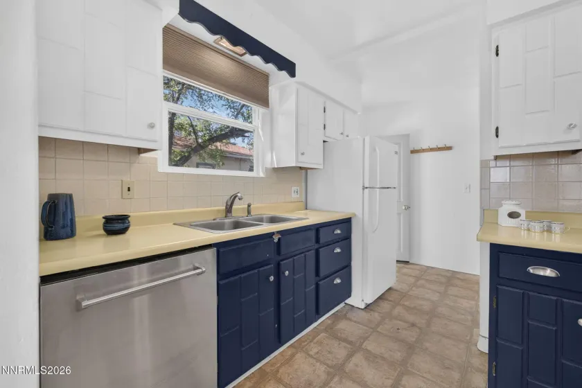 1207 Lander, Reno, Nevada 89509, 2 Bedrooms Bedrooms, ,2 BathroomsBathrooms,Residential,Residential,Lander,0,260009639