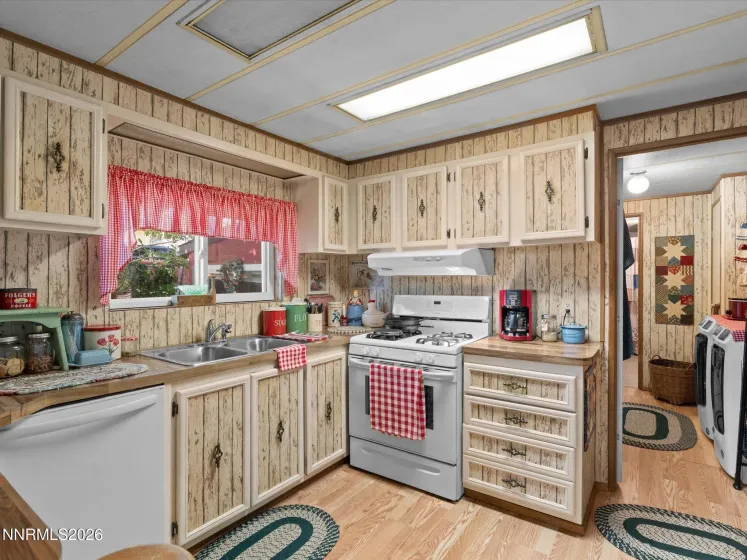 4692 Leonesio, Sun Valley, Nevada 89433, 3 Bedrooms Bedrooms, ,2 BathroomsBathrooms,Residential,Residential,Leonesio,0,260009720