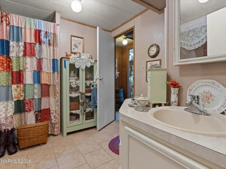 4692 Leonesio, Sun Valley, Nevada 89433, 3 Bedrooms Bedrooms, ,2 BathroomsBathrooms,Residential,Residential,Leonesio,0,260009720