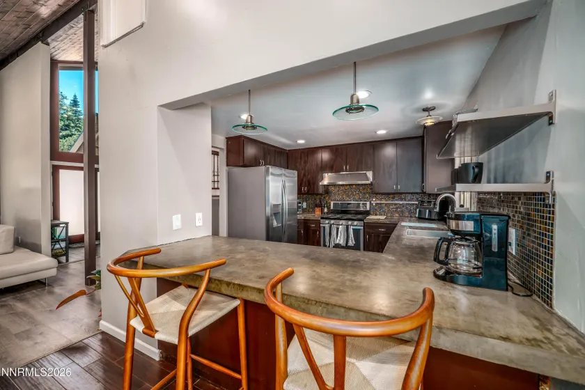 1029 Modoc, South Lake Tahoe, California 96150, 4 Bedrooms Bedrooms, ,2 BathroomsBathrooms,Residential,Residential,Modoc,0,260009727