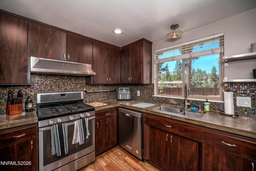 1029 Modoc, South Lake Tahoe, California 96150, 4 Bedrooms Bedrooms, ,2 BathroomsBathrooms,Residential,Residential,Modoc,0,260009727