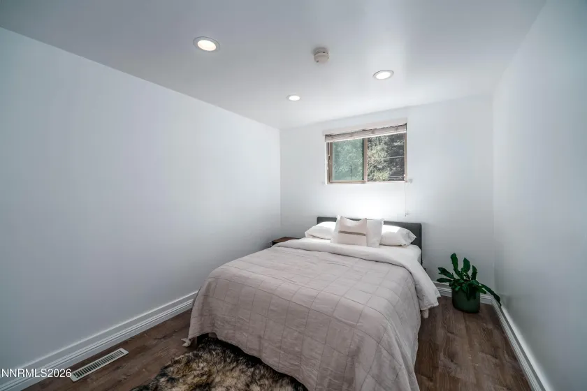 1029 Modoc, South Lake Tahoe, California 96150, 4 Bedrooms Bedrooms, ,2 BathroomsBathrooms,Residential,Residential,Modoc,0,260009727