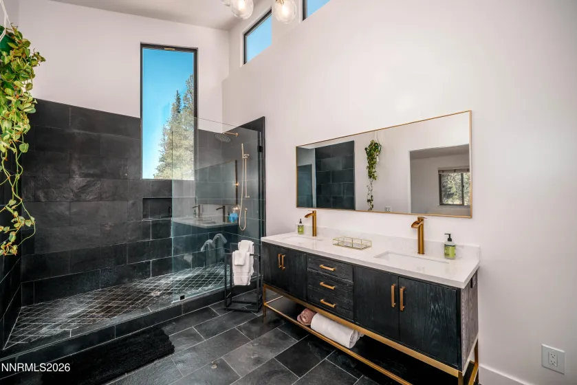 1029 Modoc, South Lake Tahoe, California 96150, 4 Bedrooms Bedrooms, ,2 BathroomsBathrooms,Residential,Residential,Modoc,0,260009727