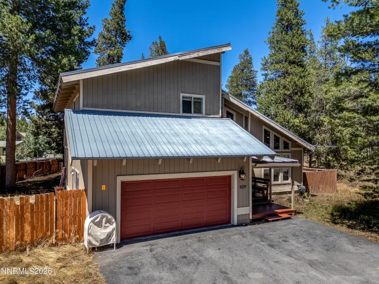 1029 Modoc, South Lake Tahoe, California 96150, 4 Bedrooms Bedrooms, ,2 BathroomsBathrooms,Residential,Residential,Modoc,0,260009727