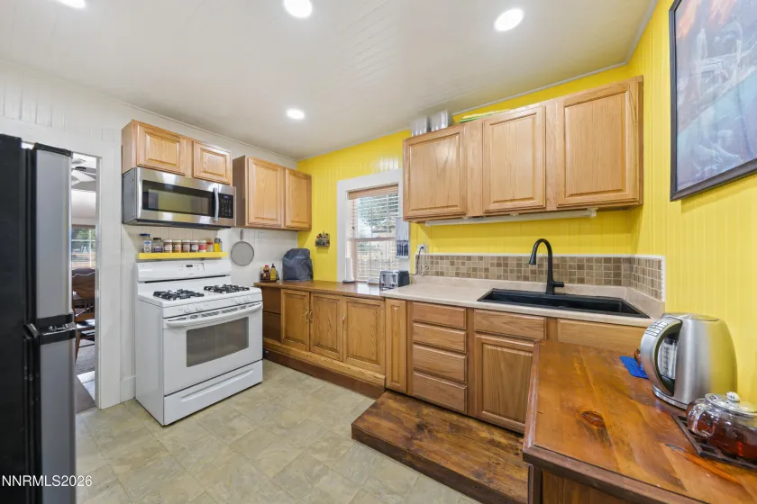 577 1st, Battle Mountain, Nevada 89820, 2 Bedrooms Bedrooms, ,1 BathroomBathrooms,Residential,Residential,1st,0,260009822