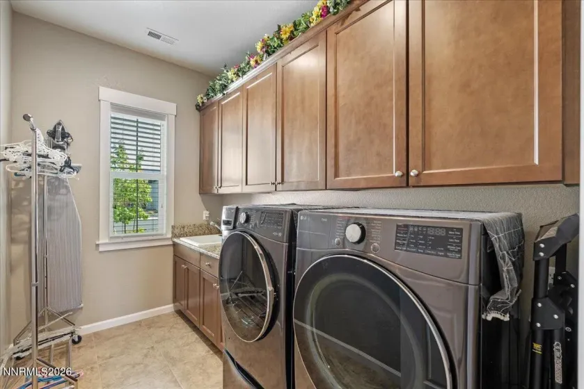 2249 Kinglet, Sparks, Nevada 89441, 3 Bedrooms Bedrooms, ,4 BathroomsBathrooms,Residential,Residential,Kinglet,0,260009815