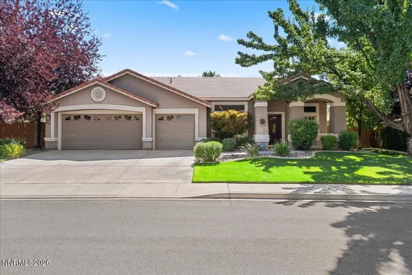 Curb-A-ppeal! Stucco exterior with tile roof