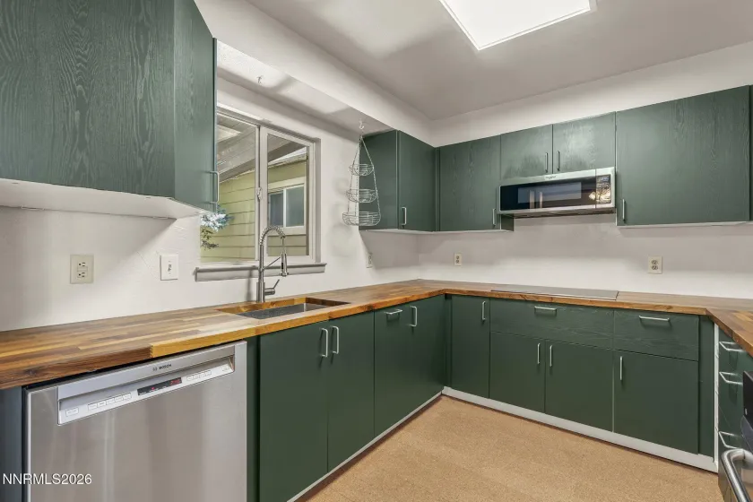 625 Grand Canyon, Reno, Nevada 89502, 3 Bedrooms Bedrooms, ,2 BathroomsBathrooms,Residential,Residential,Grand Canyon,0,260009852