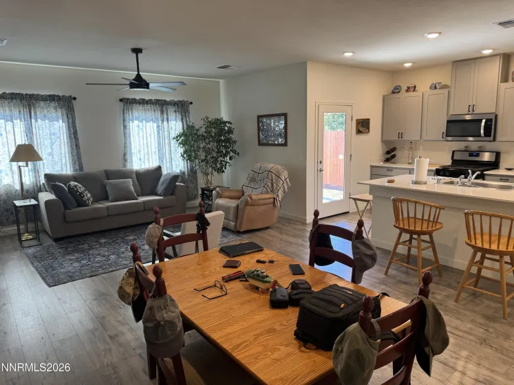 818 Karry, Fallon, Nevada 89406, 3 Bedrooms Bedrooms, ,2 BathroomsBathrooms,Residential,Residential,Karry,0,260009858
