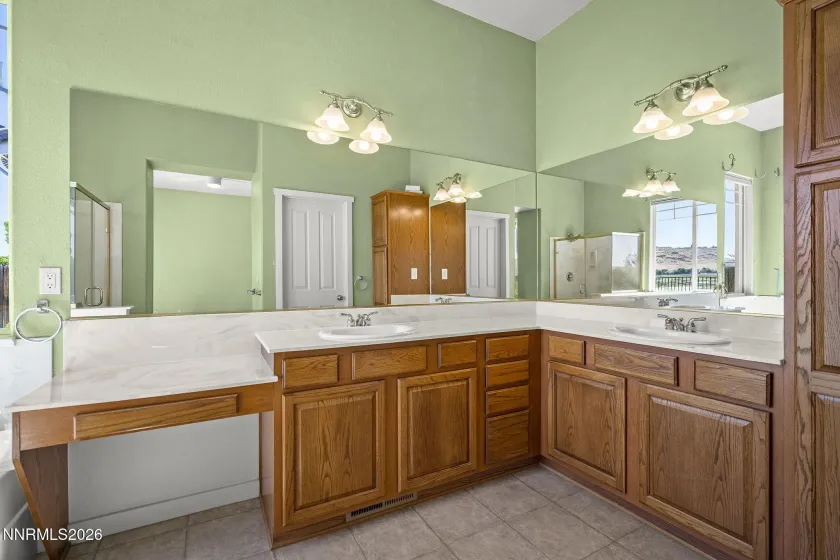 989 Turnberry, Sparks, Nevada 89436, 3 Bedrooms Bedrooms, ,3 BathroomsBathrooms,Residential,Residential,Turnberry,0,260009856