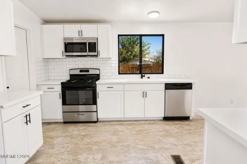 1066 Green Valley, Fernley, Nevada 89408, 3 Bedrooms Bedrooms, ,2 BathroomsBathrooms,Residential,Residential,Green Valley,0,260009922